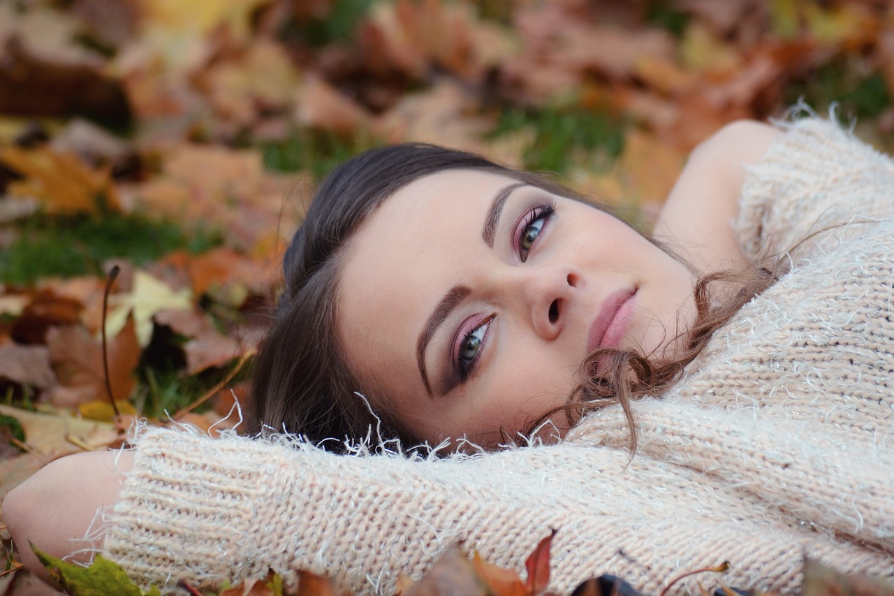 autumn, girl, lying down-2010387.jpg
